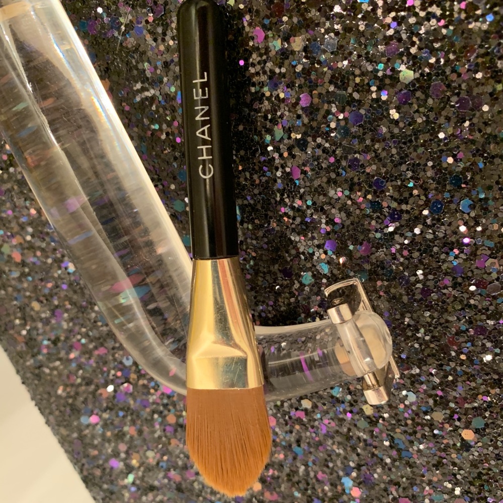 Chanel travel sized foundation brush